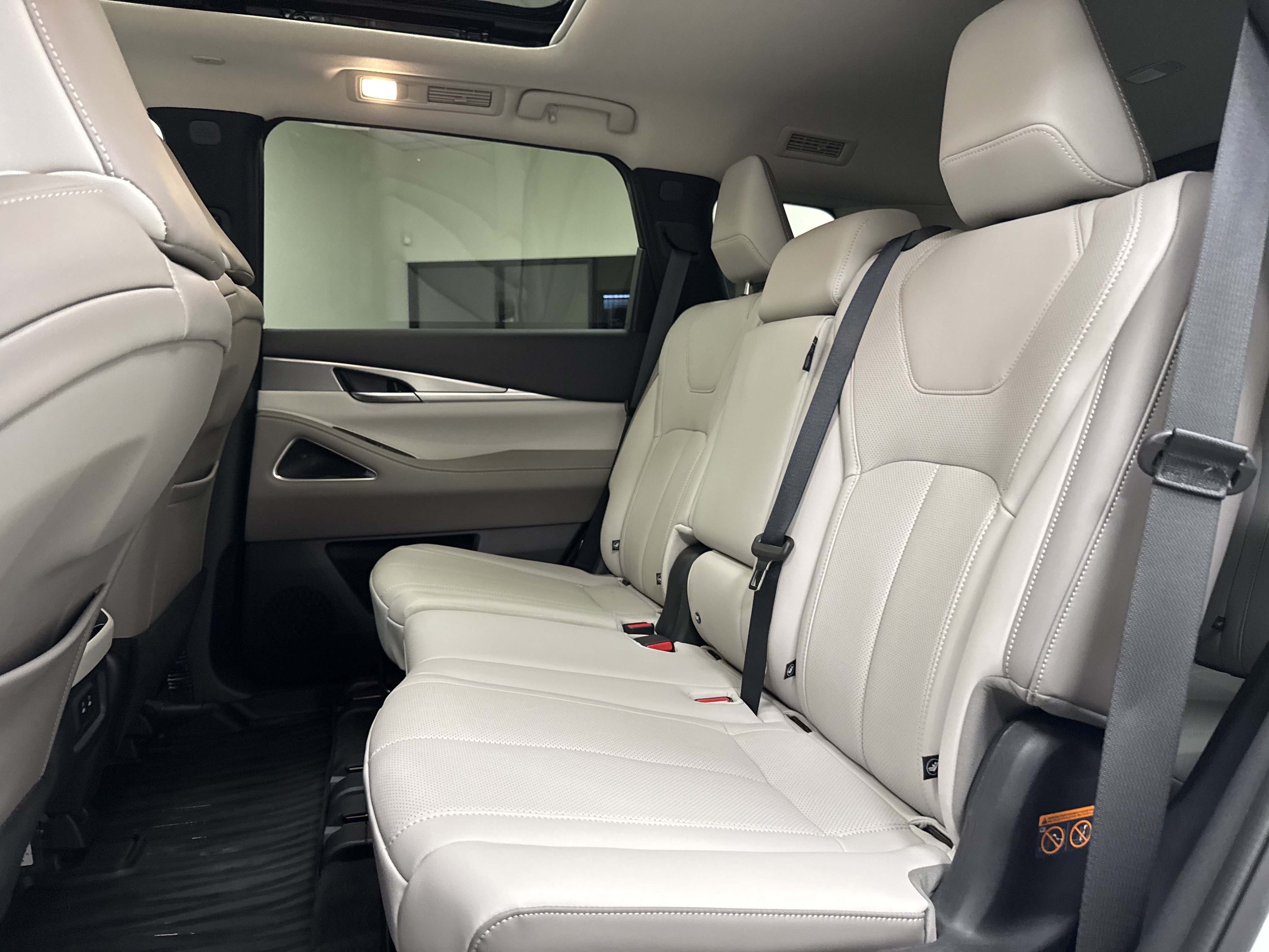 Certified 2027 INFINITI QX60 Luxe w/ Cargo Package FWD image 16