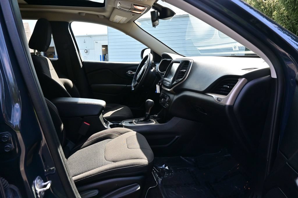 Used 2016 Jeep Cherokee 75th Anniversary AWD/4WD image 23