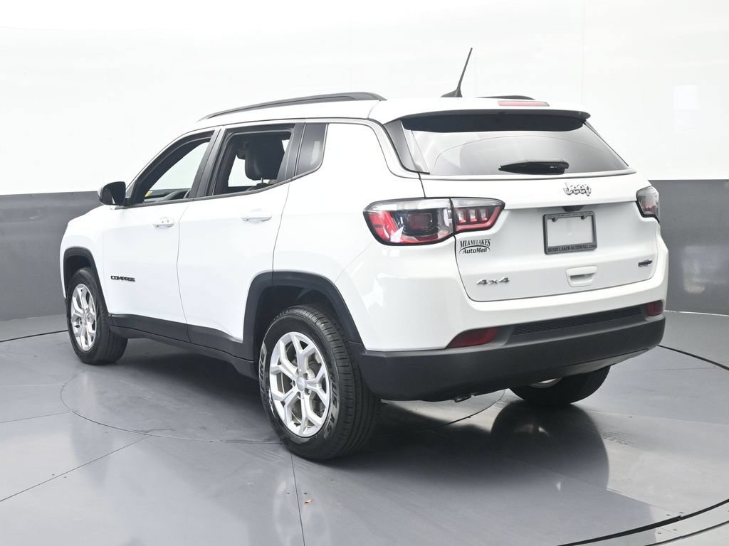 Used 2024 Jeep Compass Latitude AWD/4WD image 4