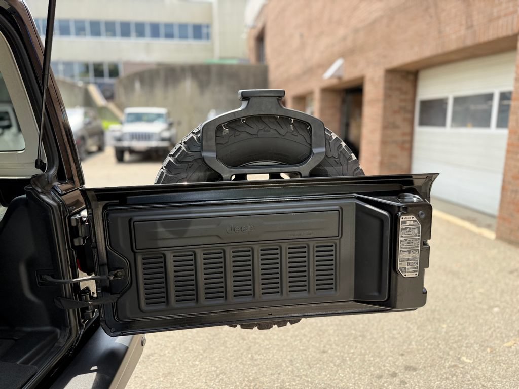 Used 2021 Jeep Wrangler Unlimited Rubicon 4xe w/ Steel Bumper Group AWD/4WD image 33