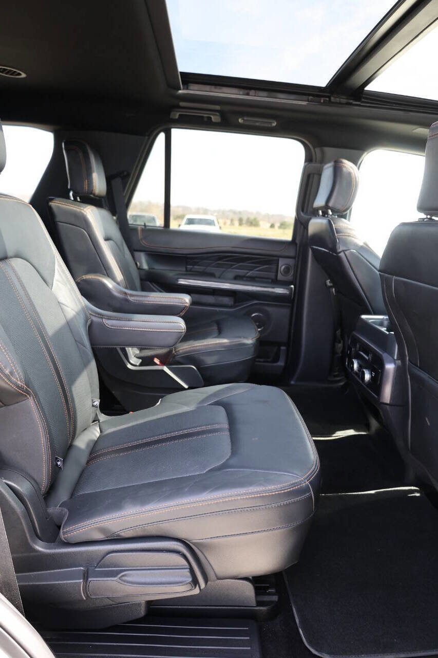 Used 2023 Ford Expedition Platinum image 16