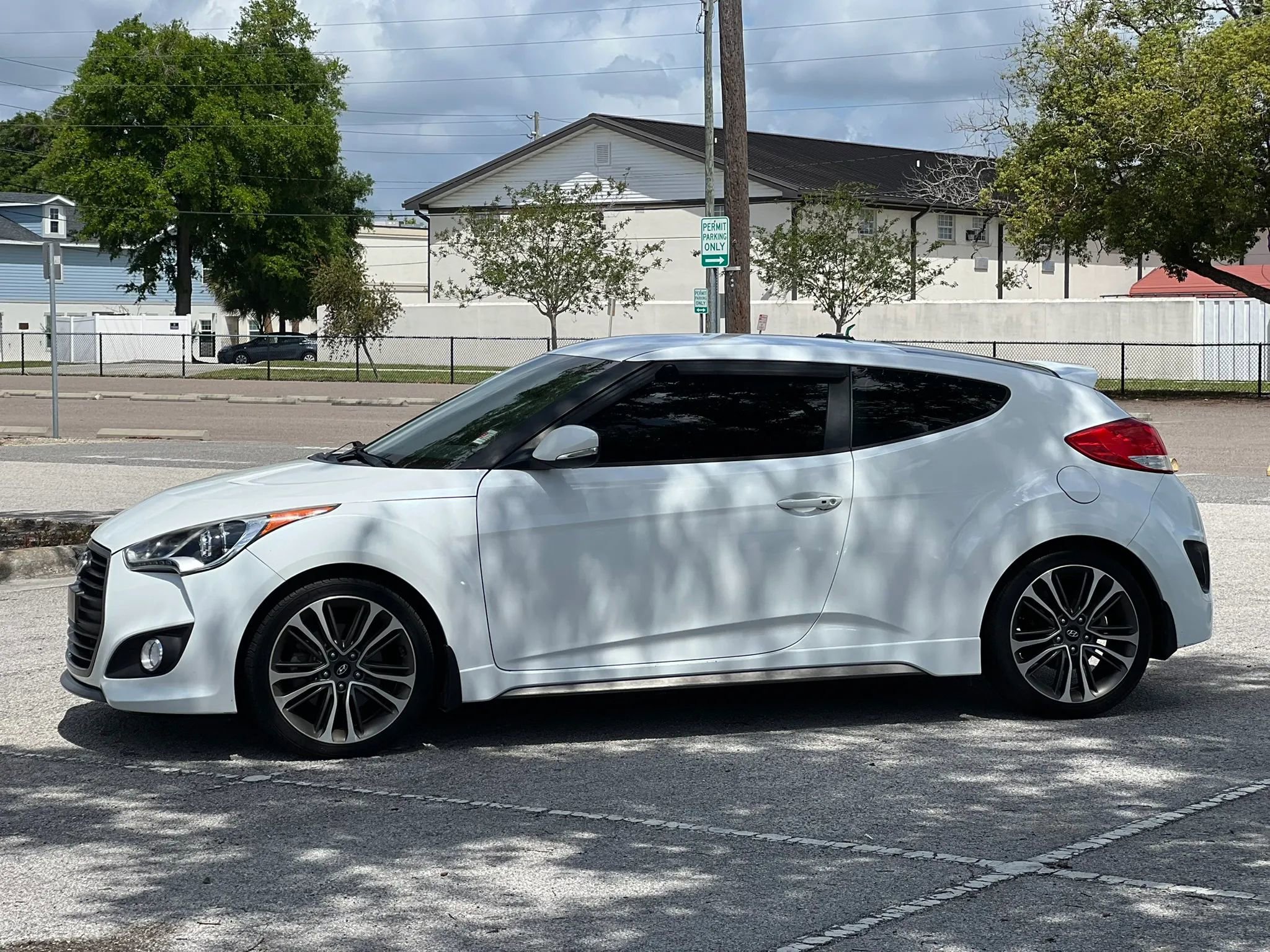 Used 2016 Hyundai Veloster Turbo FWD image 4