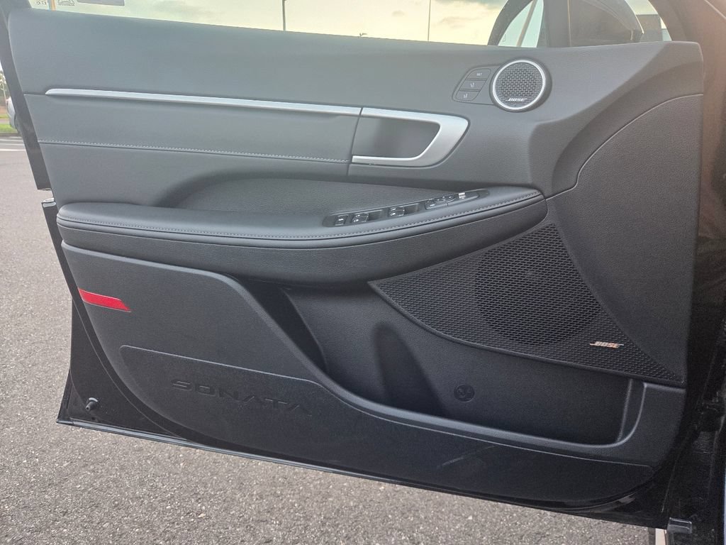Used 2025 Hyundai Sonata Limited FWD image 25