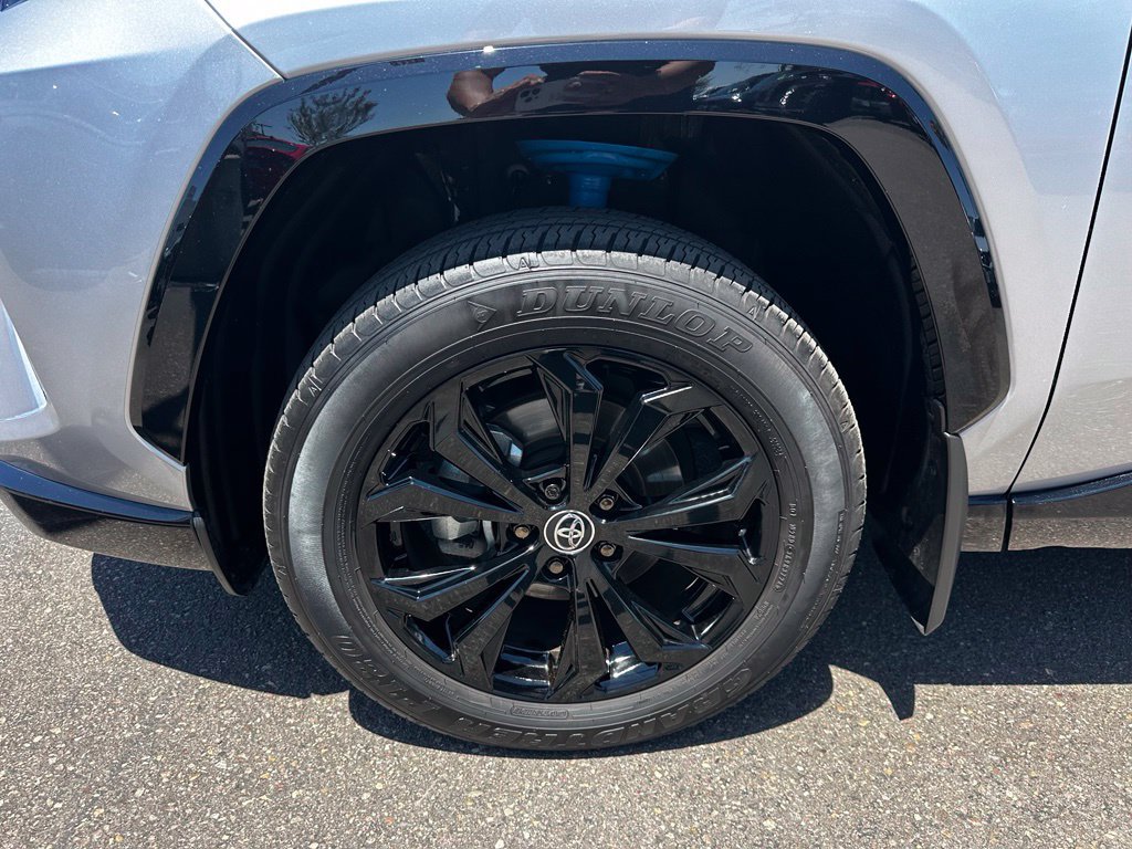 Used 2025 Toyota RAV4 XSE AWD/4WD image 9