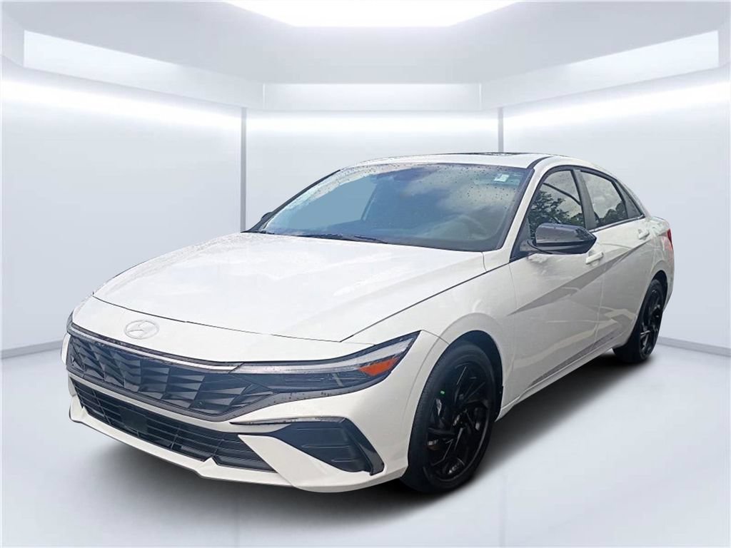 Used 2026 Hyundai Elantra Sport FWD image 5