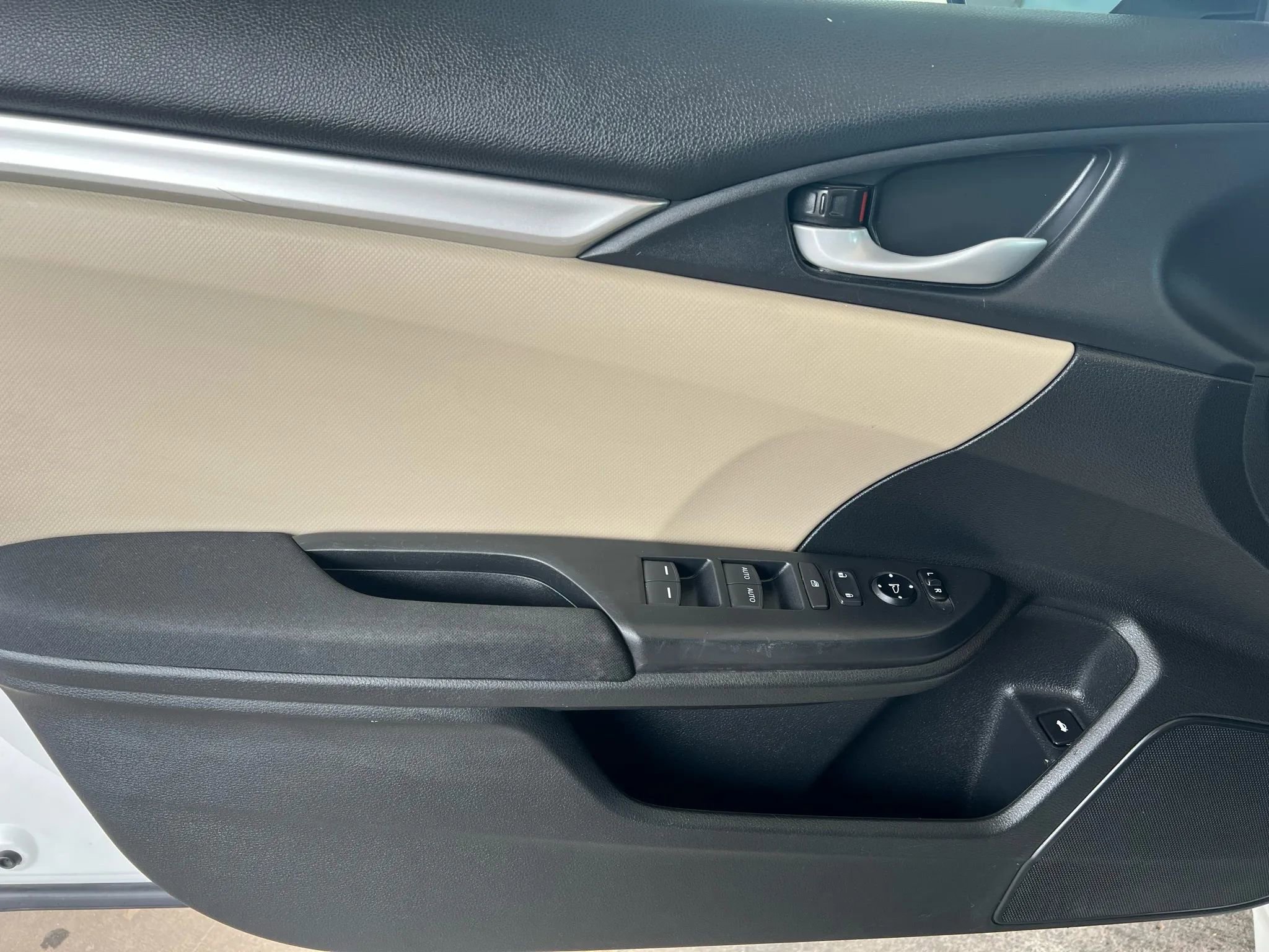 Used 2019 Honda Civic LX image 9