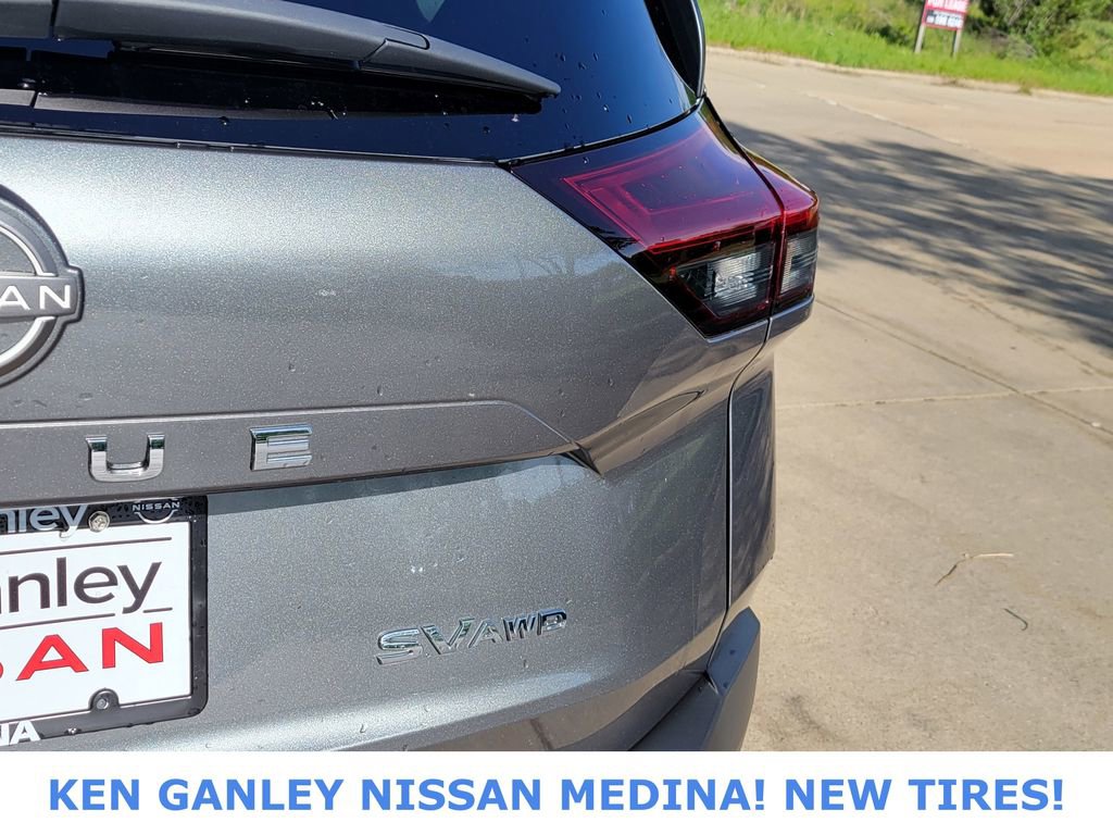 Used 2023 Nissan Rogue SV AWD/4WD image 15