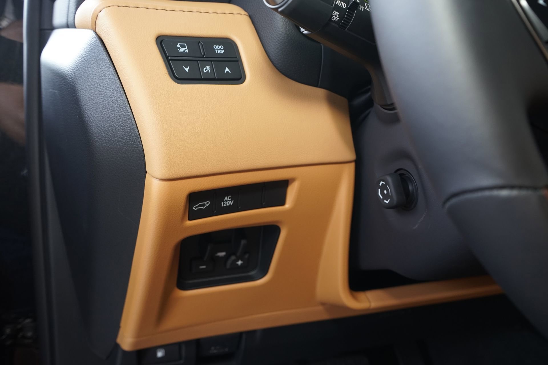 Used 2026 Lexus LX 700h Luxury image 29