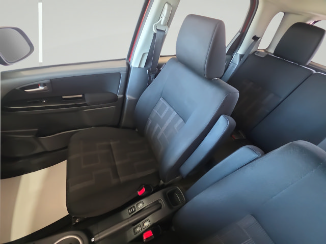 Used 2012 Suzuki SX4 AWD Hatchback image 21
