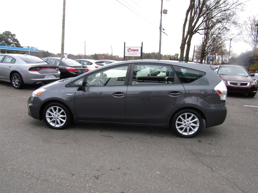 Used 2012 Toyota Prius V image 4