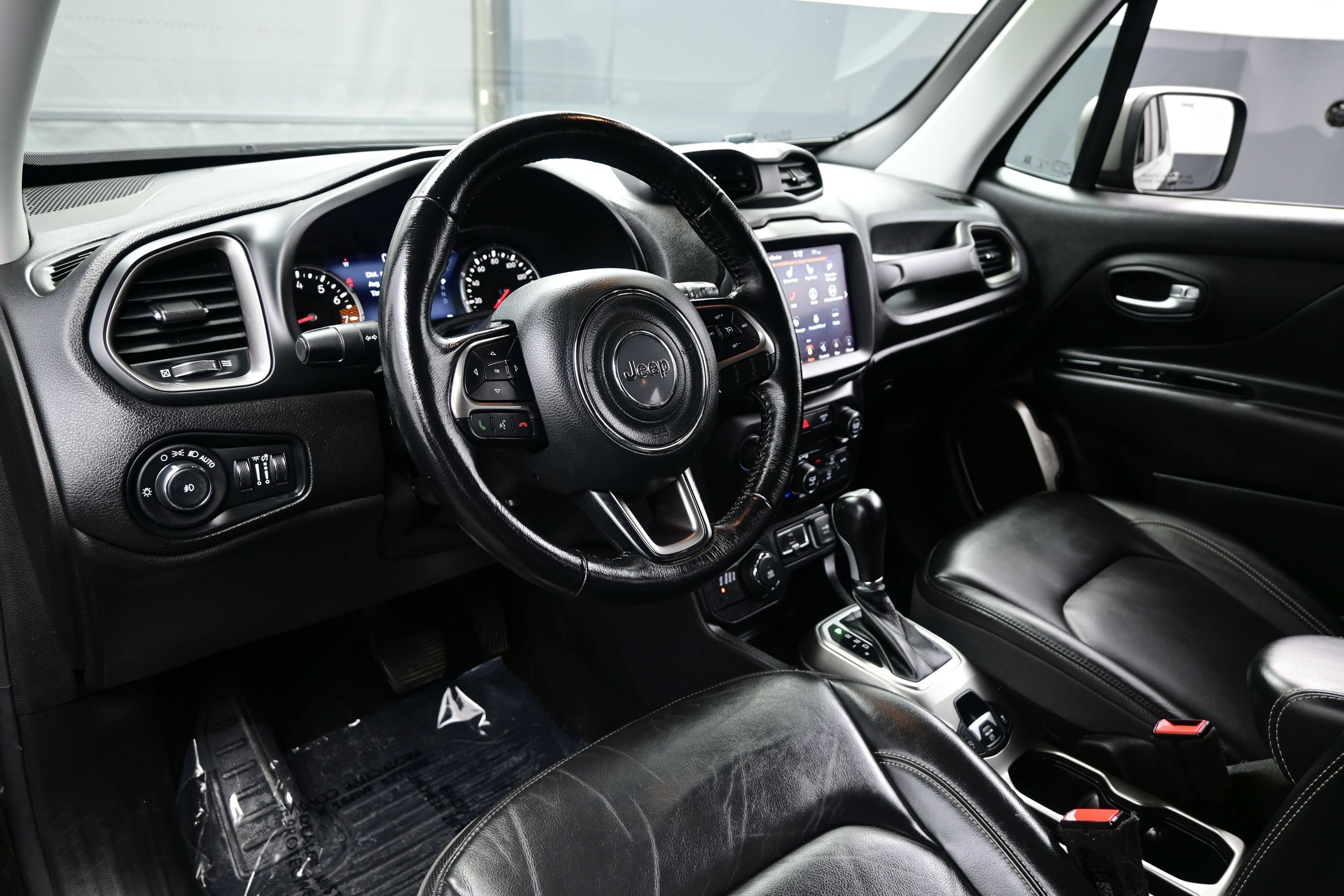 Used 2019 Jeep Renegade Limited w/ UConnect 8.4 Nav Group AWD/4WD image 13