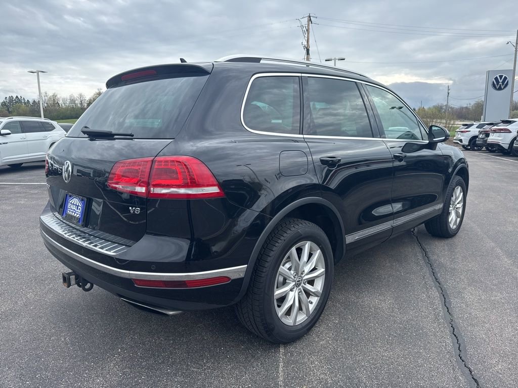 Used 2017 Volkswagen Touareg Sport AWD/4WD image 7