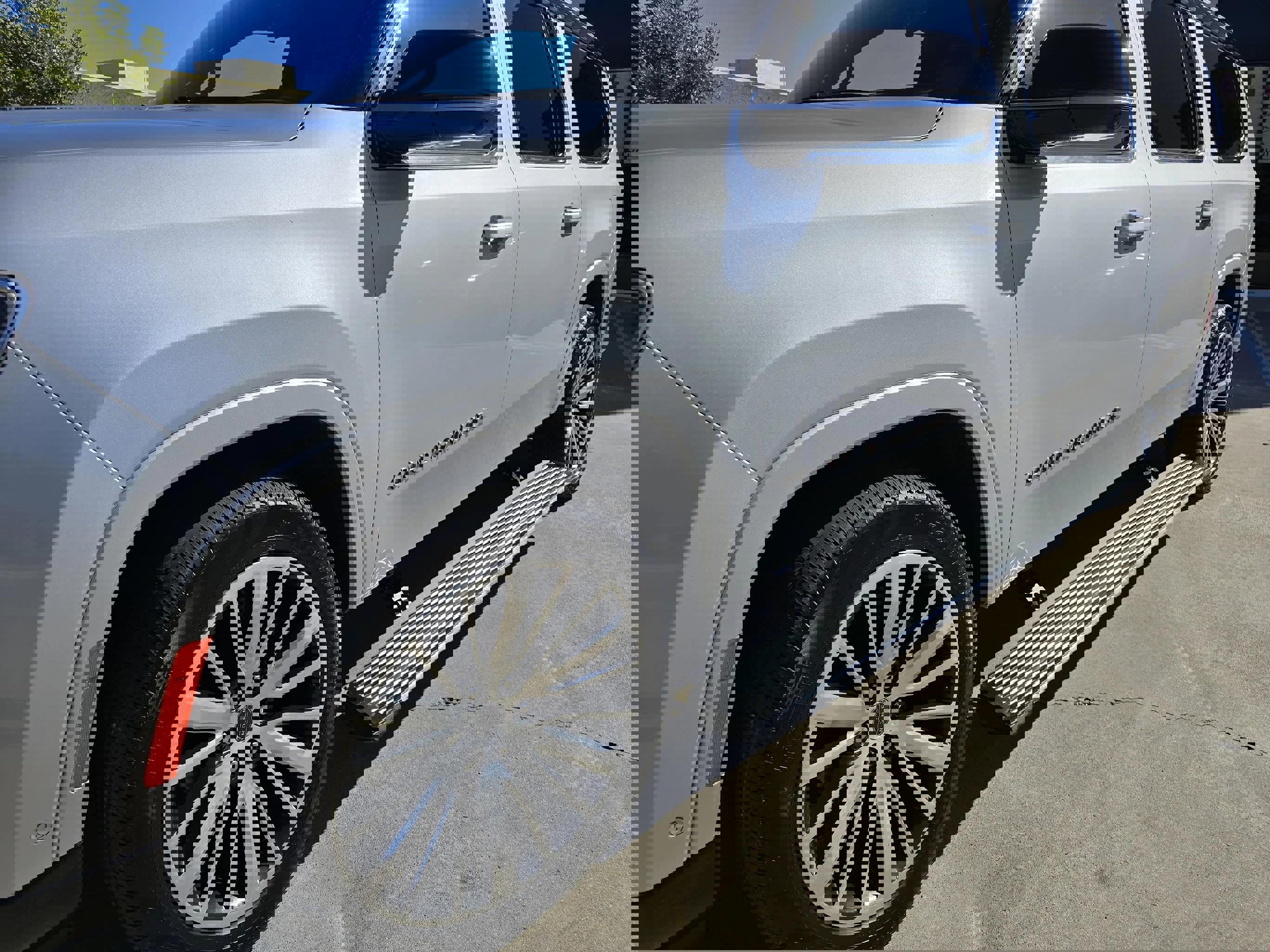 Used 2024 Jeep Grand Wagoneer L Series III image 18