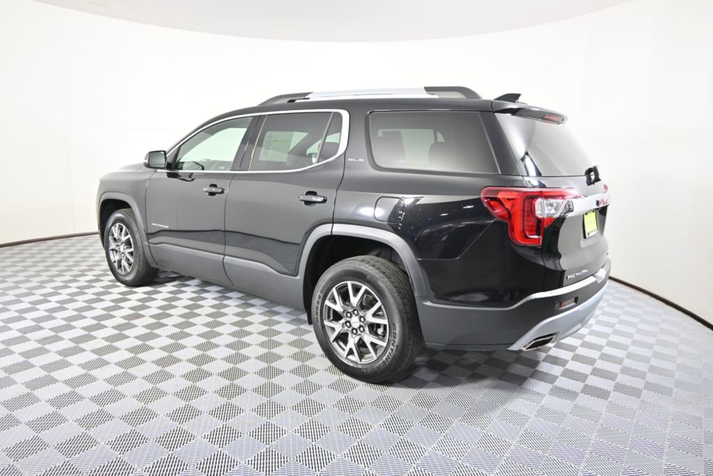 Used 2023 GMC Acadia SLE w/ Driver Convenience Package image 4