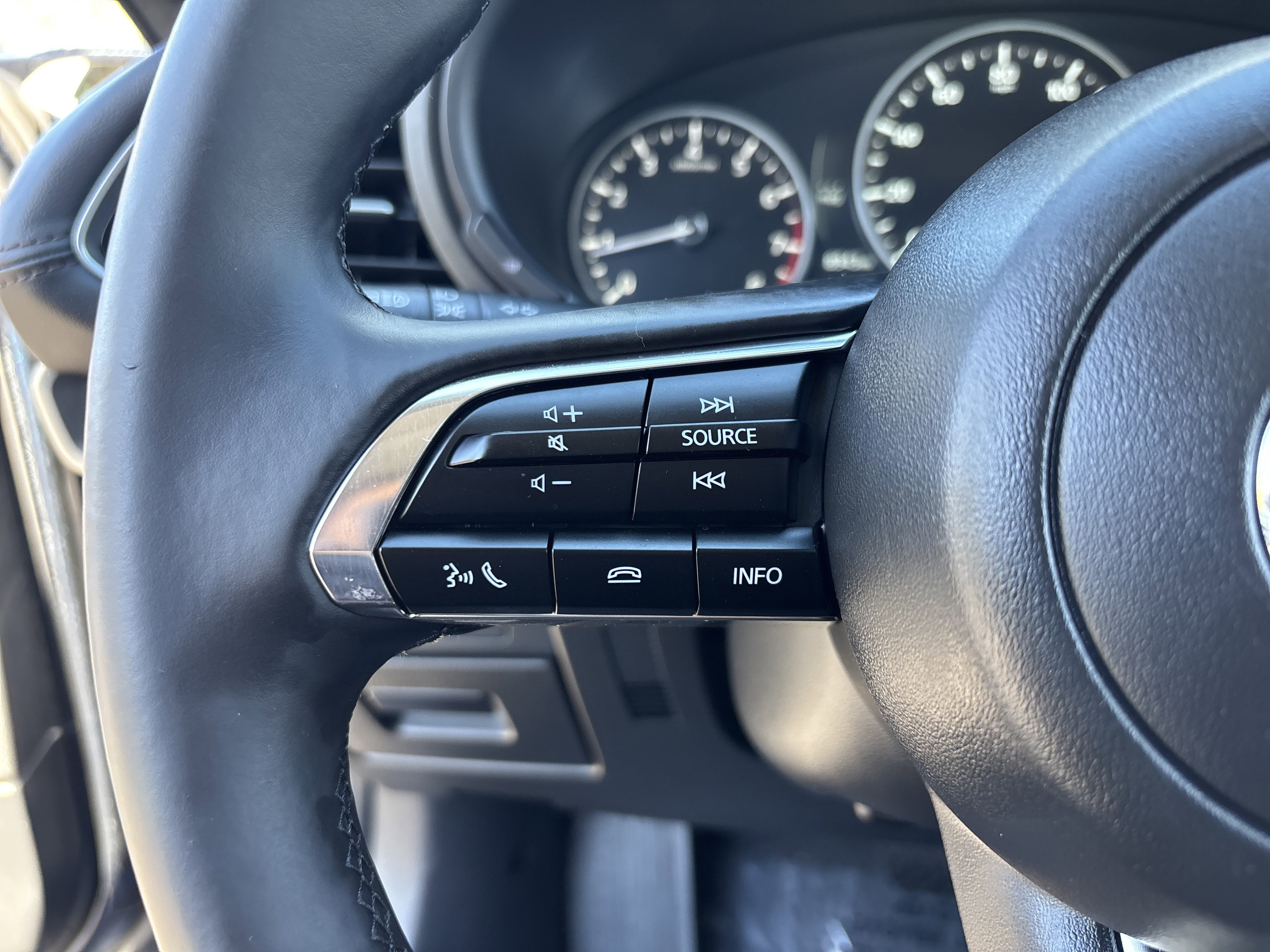 Used 2025 MAZDA MAZDA3 s image 26