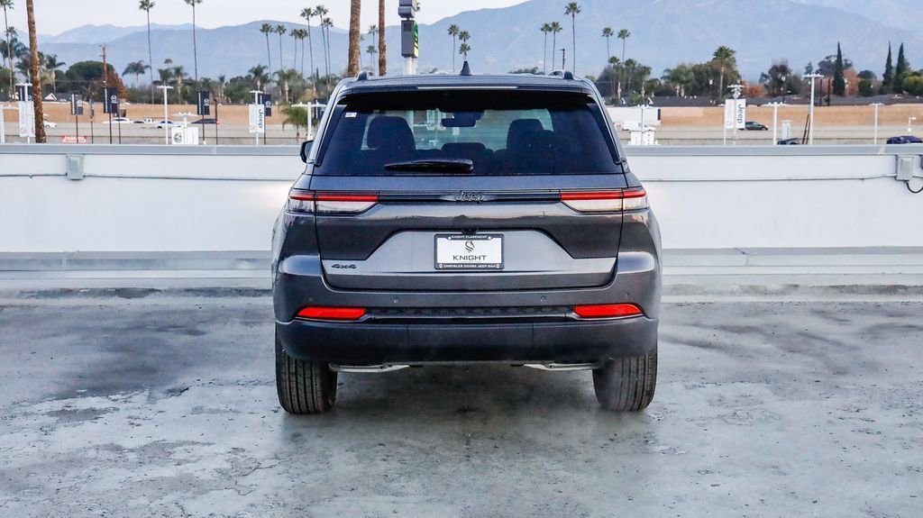 New 2025 Jeep Grand Cherokee Altitude image 8