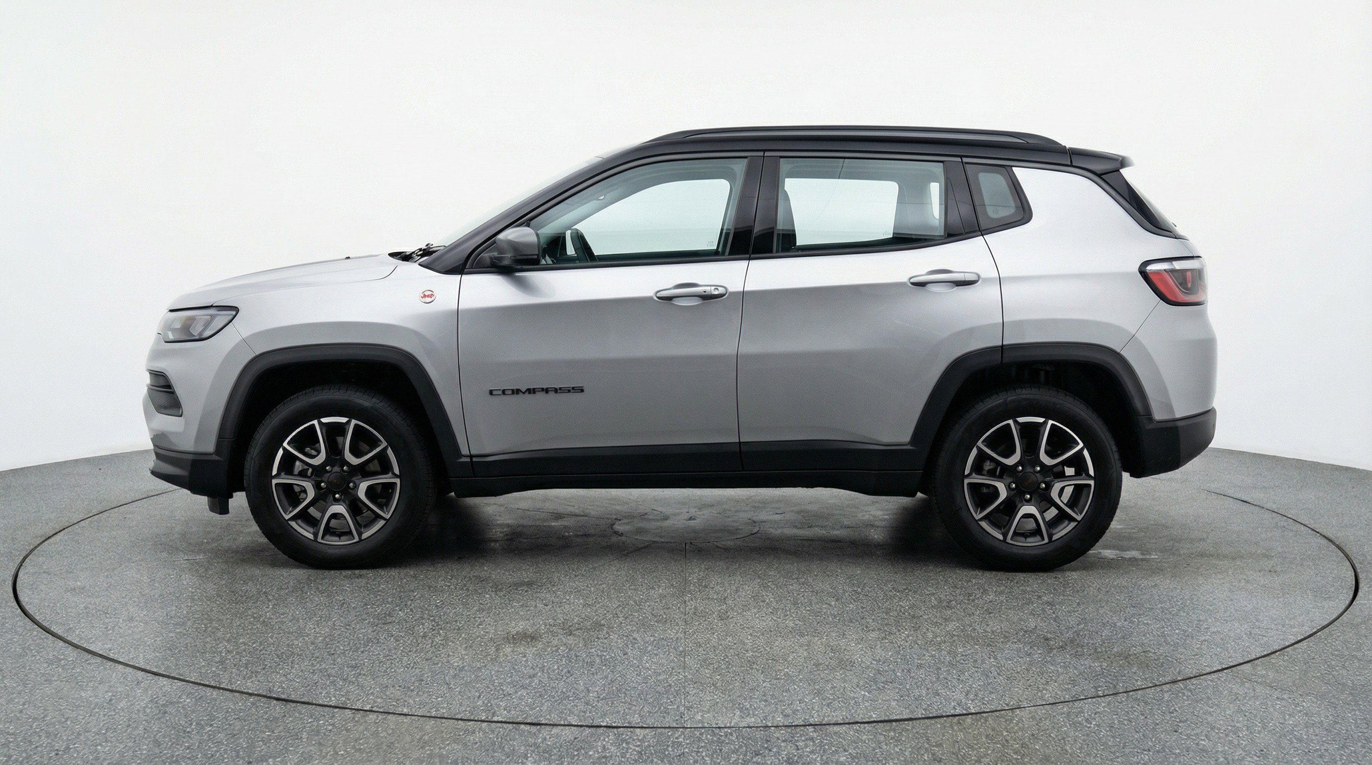 Used 2025 Jeep Compass Trailhawk w/ Trailer Tow Group image 5