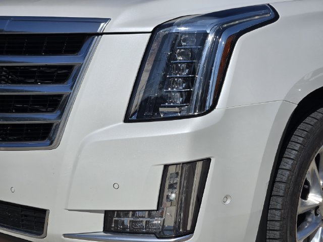 Certified 2020 Cadillac Escalade Premium Luxury AWD/4WD image 5