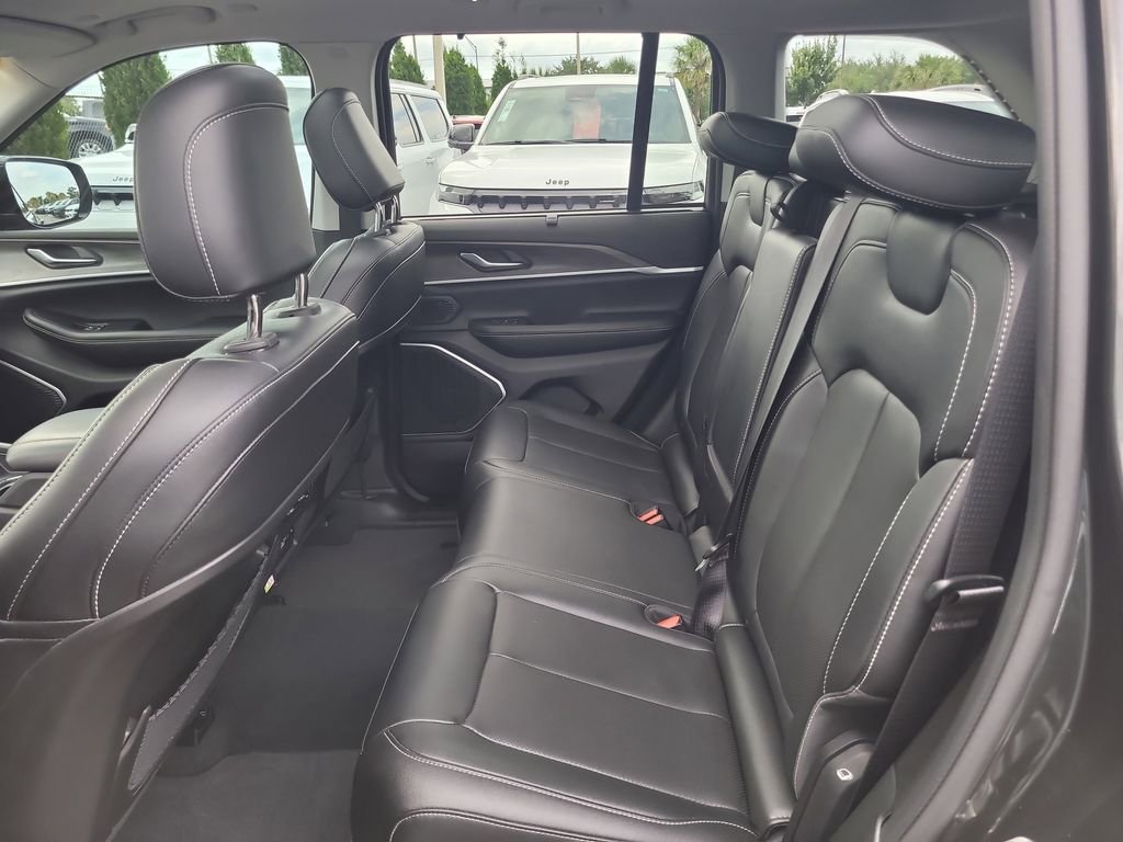 Used 2023 Jeep Grand Cherokee Limited w/ Luxury Tech Group II AWD/4WD image 14