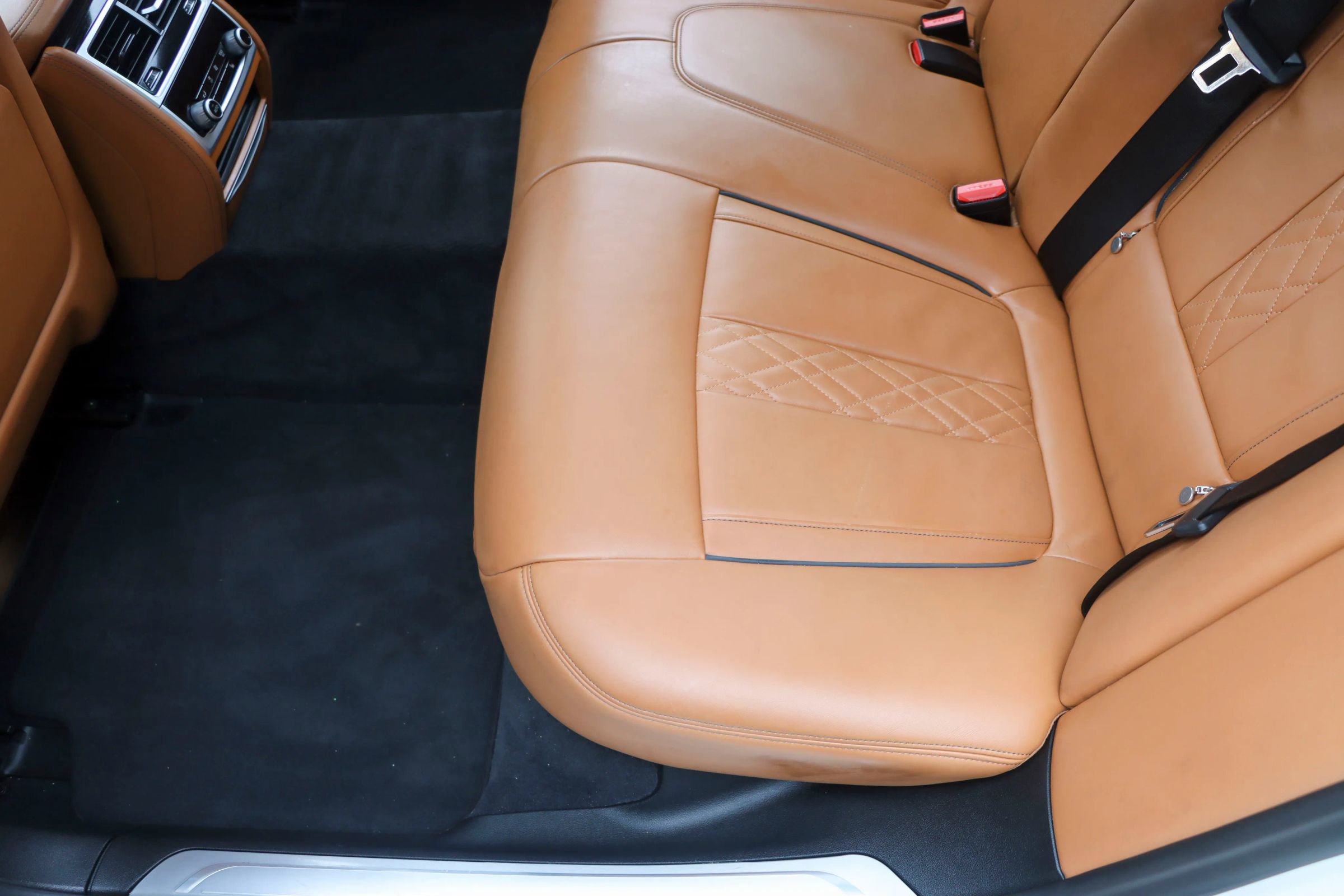 Used 2020 BMW 740i w/ M Sport Package RWD image 18