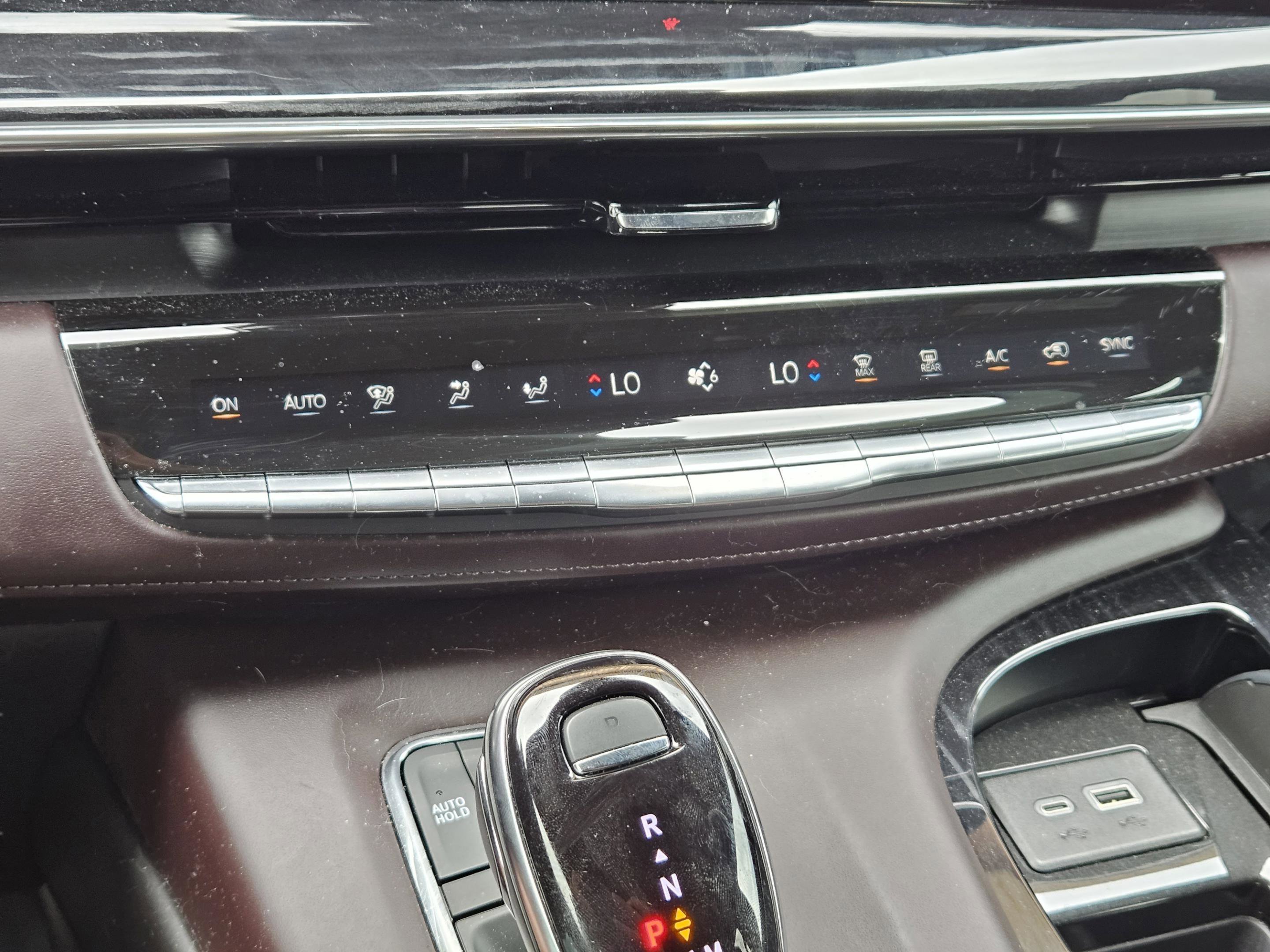 Used 2024 Cadillac Escalade V w/ LPO, ONYX Package AWD/4WD image 17