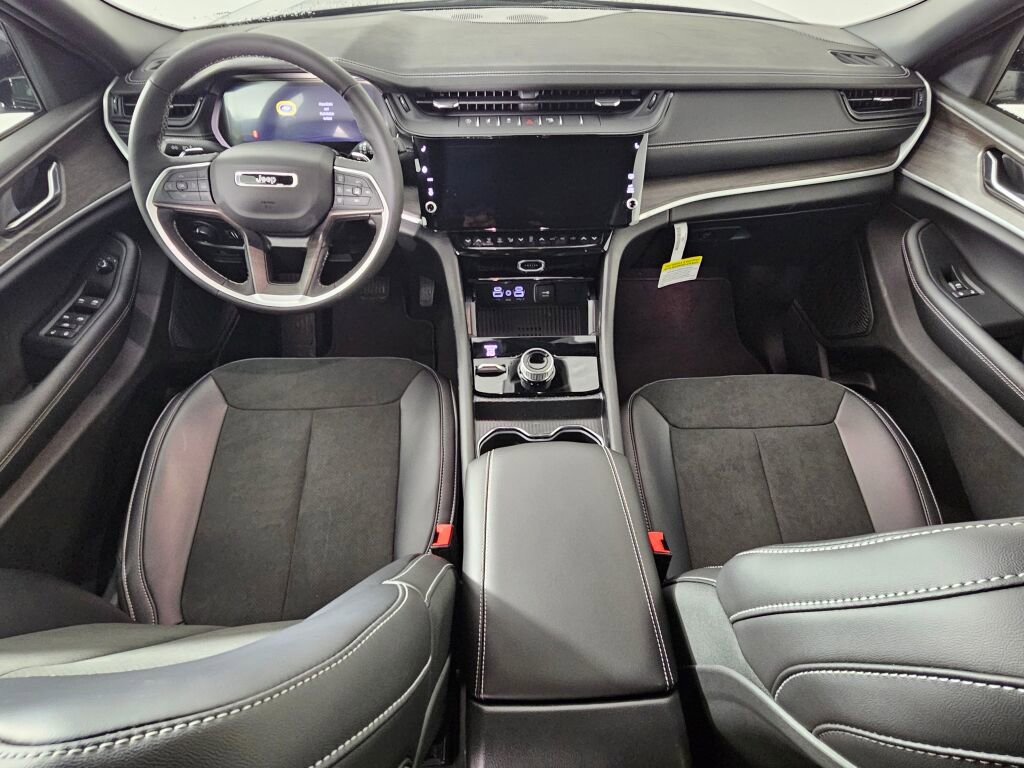 New 2026 Jeep Grand Cherokee Altitude image 19
