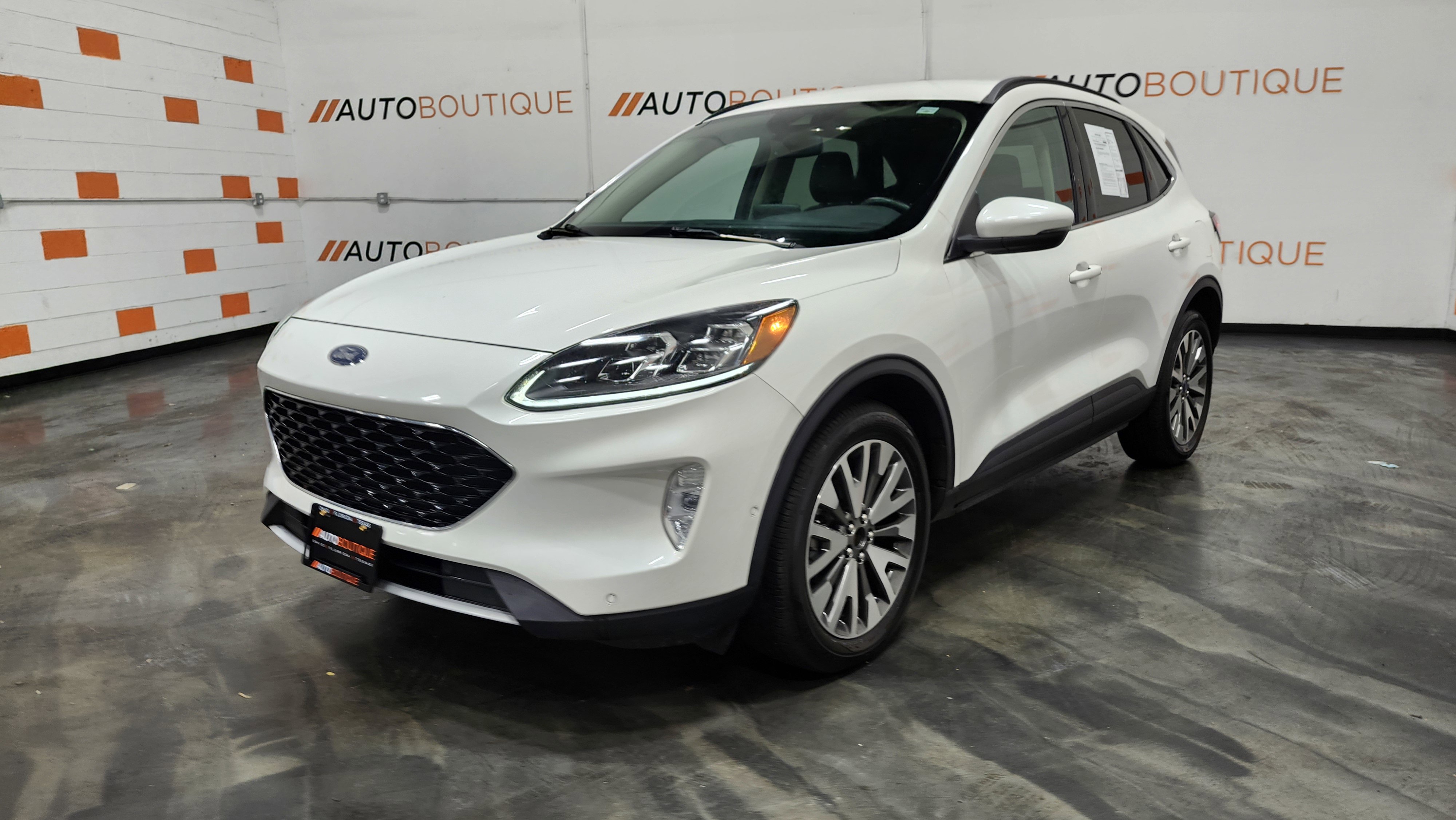Used 2020 Ford Escape Titanium image 13