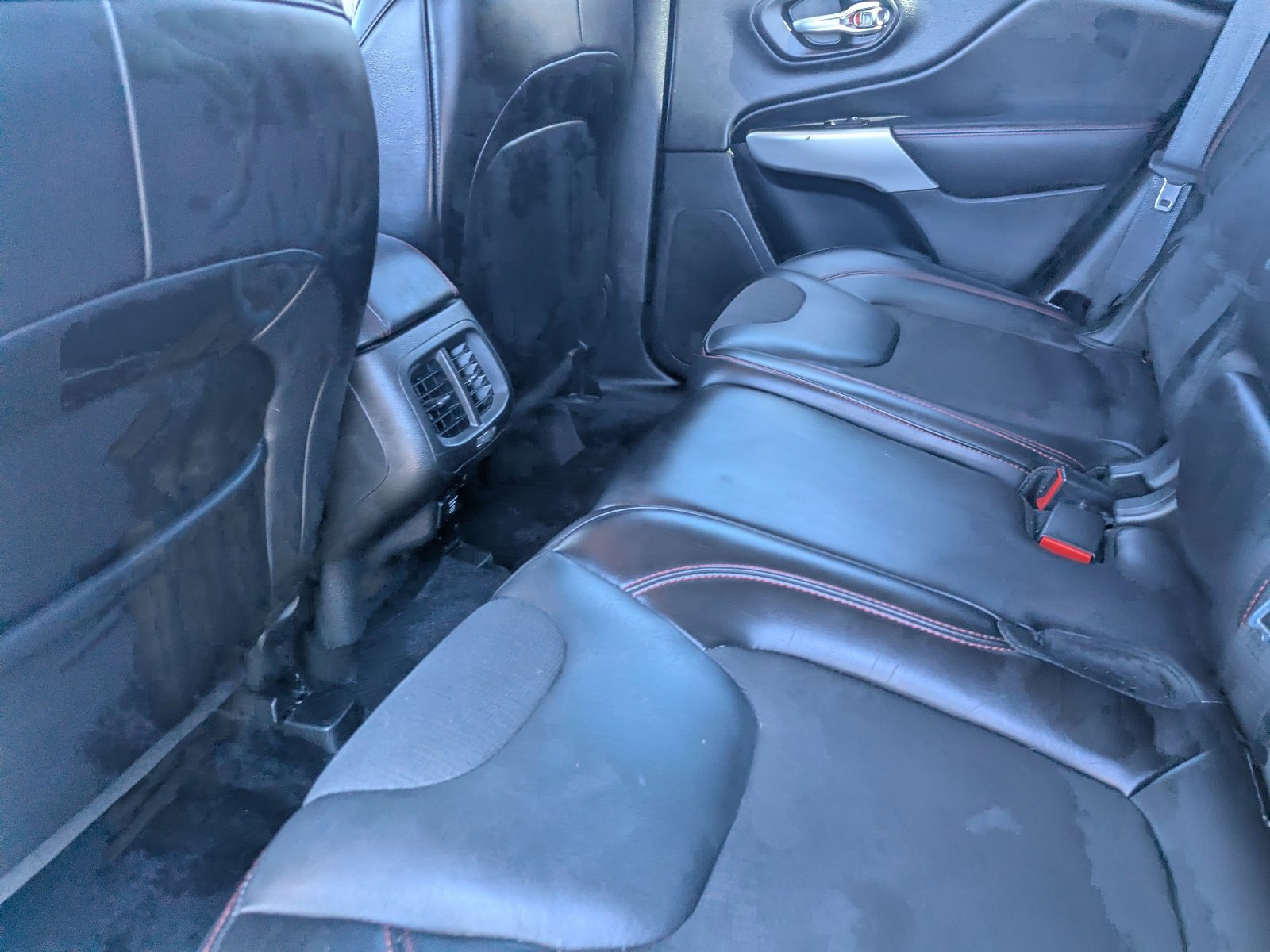 Used 2017 Jeep Cherokee Trailhawk w/ Cold Weather Group image 15