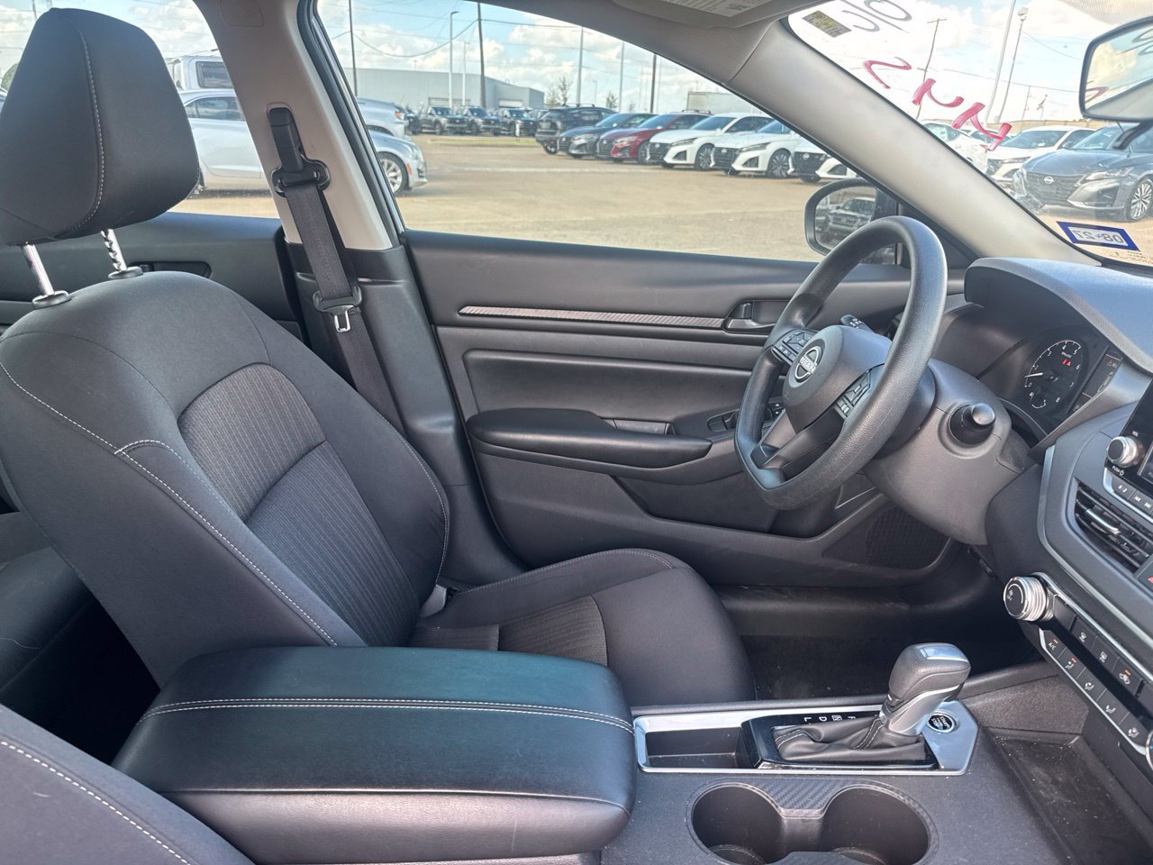 Used 2025 Nissan Altima 2.5 S FWD image 33