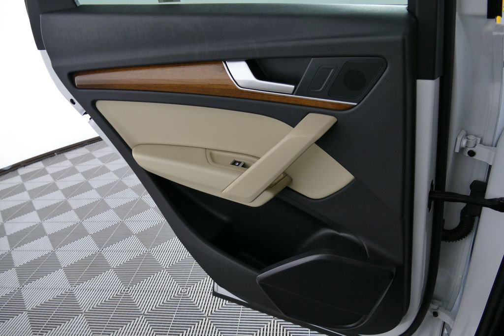 Certified 2023 Audi Q5 2.0T Premium w/ Convenience Package AWD/4WD image 6