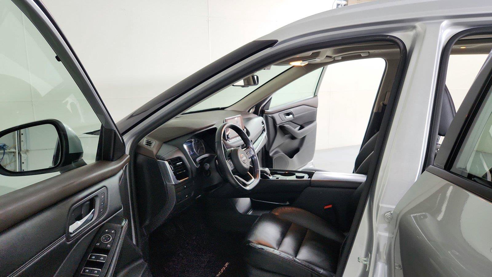 Used 2022 Nissan Rogue SL AWD/4WD image 16