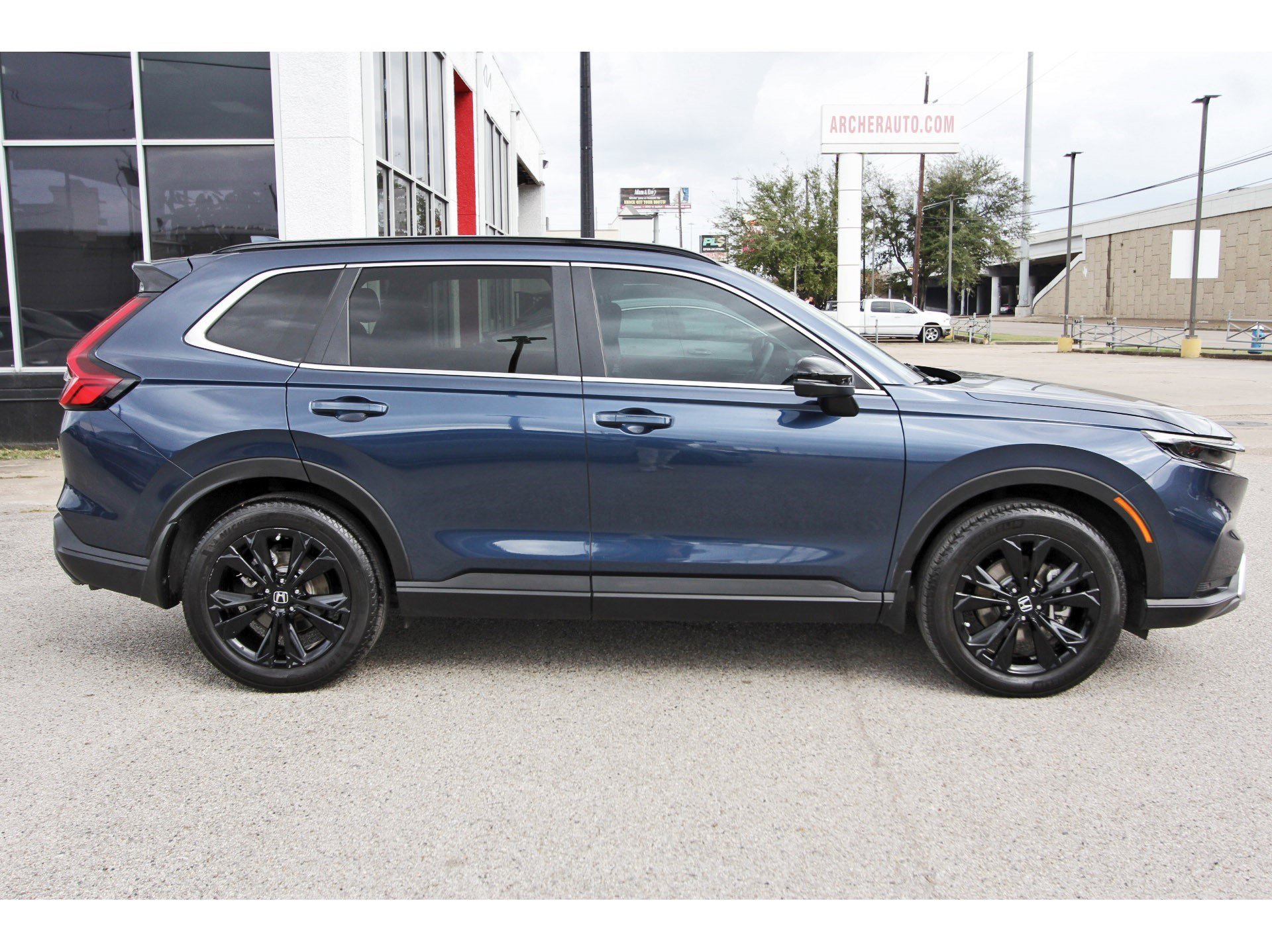 Used 2024 Honda CR-V Sport Touring image 8