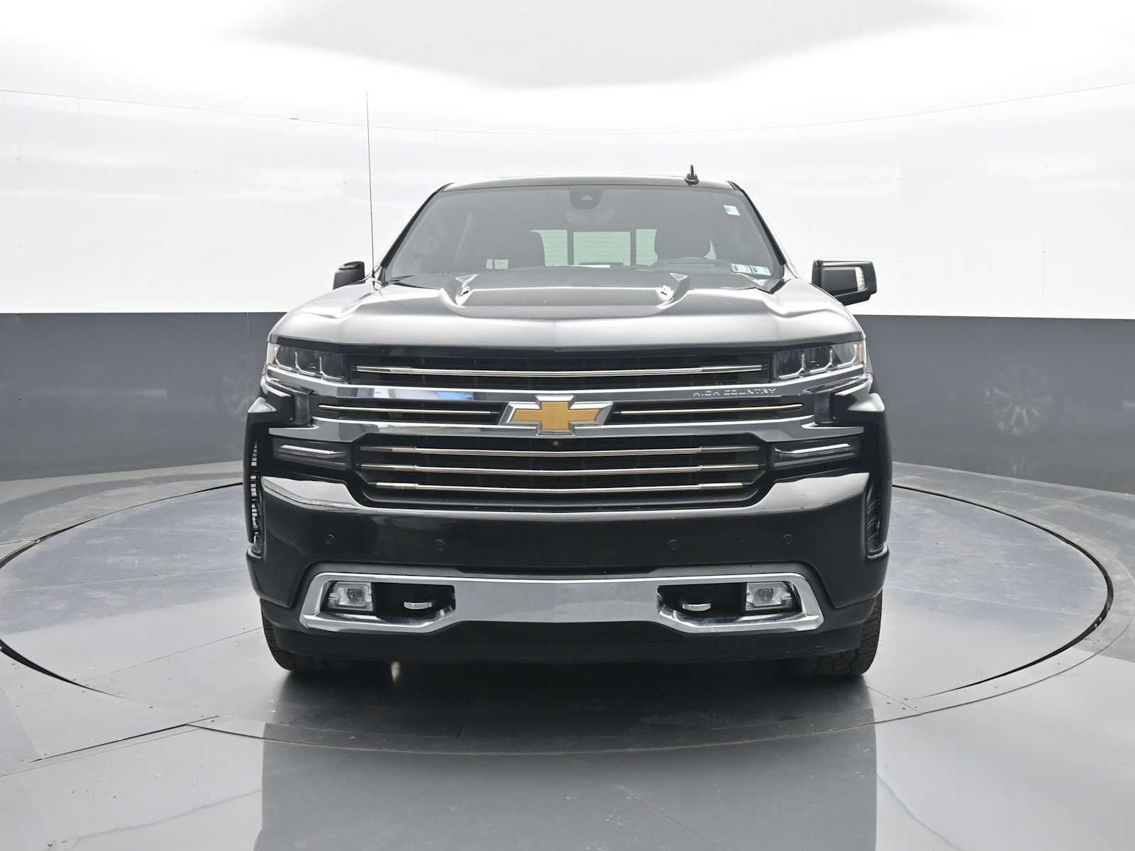 Used 2021 Chevrolet Silverado 1500 High Country w/ Technology Package AWD/4WD image 3