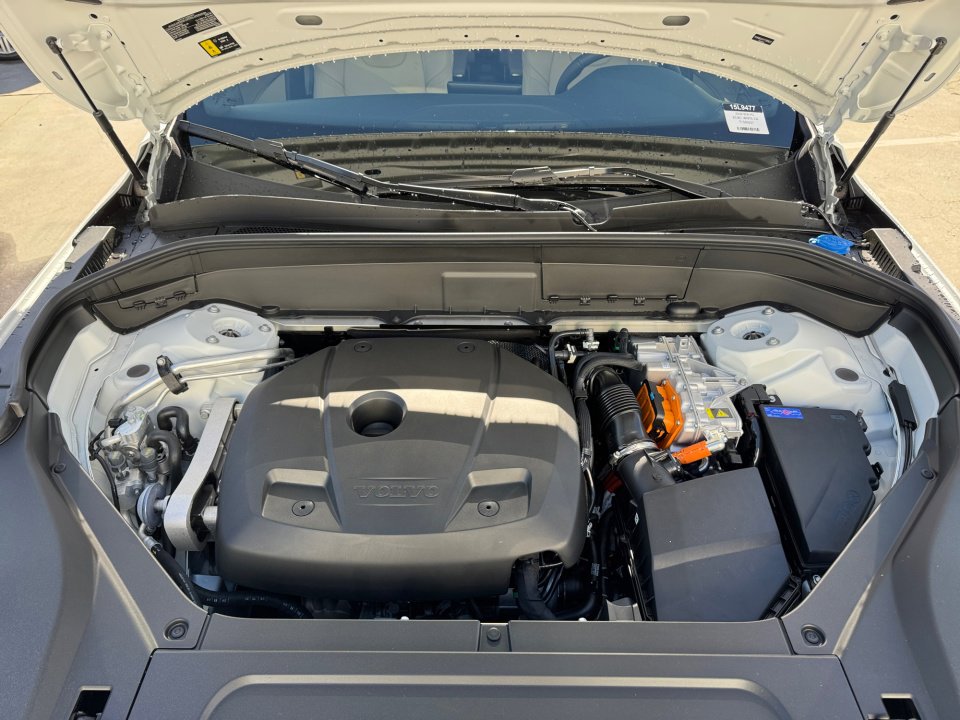New 2026 Volvo XC90 T8 Plus w/ Protection Package Premier image 16
