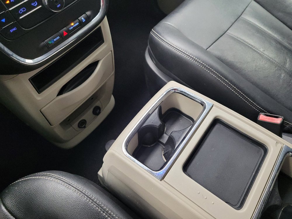 Used 2016 Chrysler Town & Country Touring FWD image 26