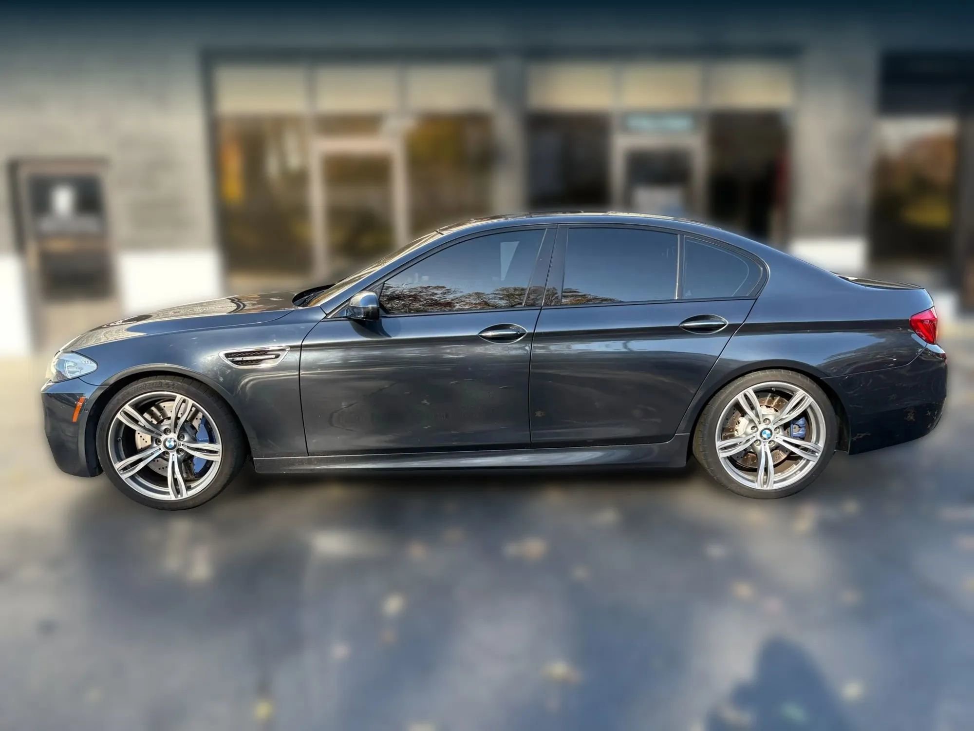 Used 2013 BMW M5 Sedan 4D w/ Executive Pkg RWD image 2