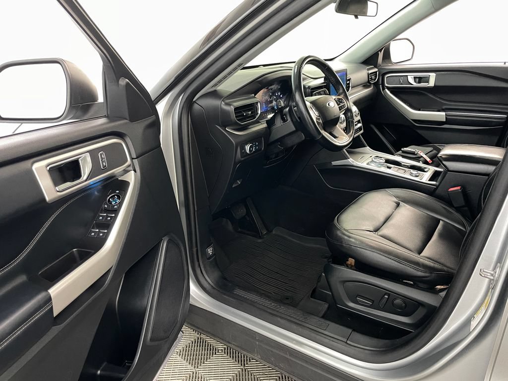 Used 2020 Ford Explorer XLT AWD/4WD image 24