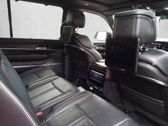 Used 2023 Jeep Grand Wagoneer Series II w/ Convenience Group III AWD/4WD image 16