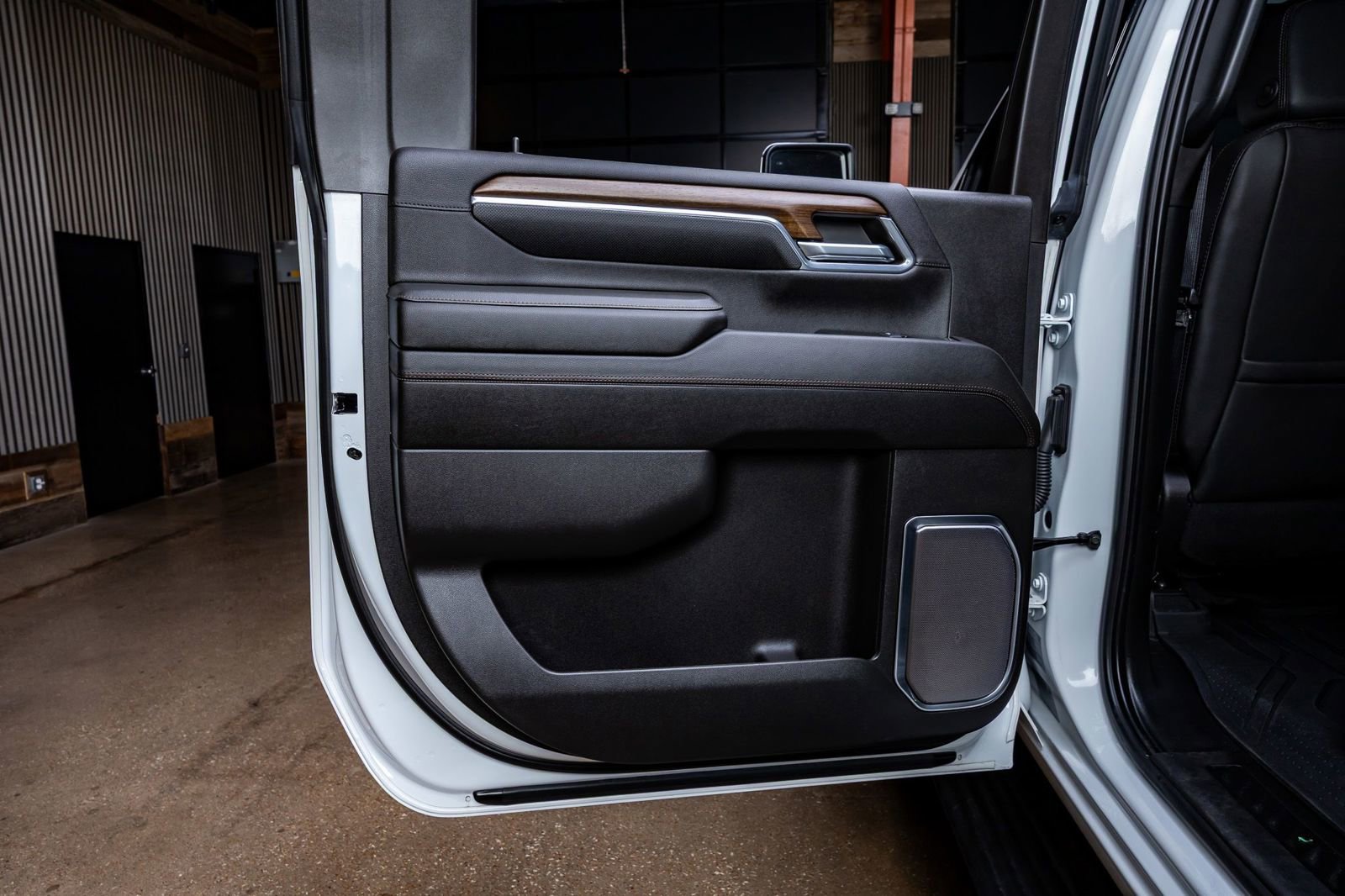 Used 2024 Chevrolet Silverado 3500 High Country w/ High Country Premium Package image 38