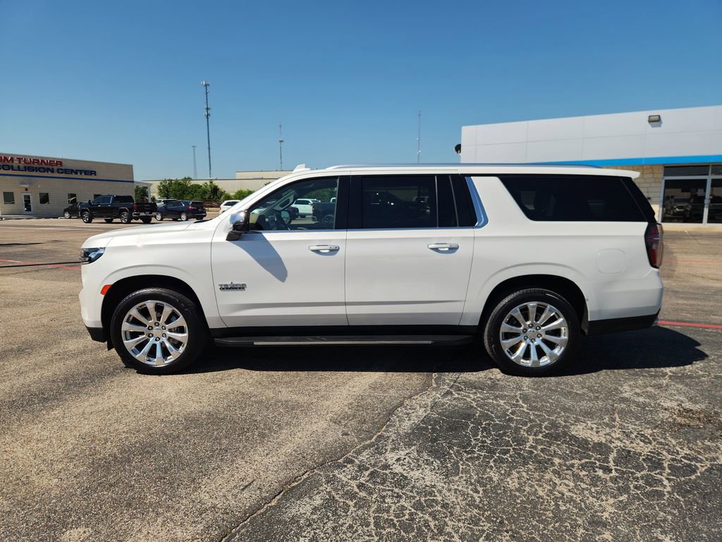 Used 2021 Chevrolet Suburban Premier w/ Premium Package RWD image 4
