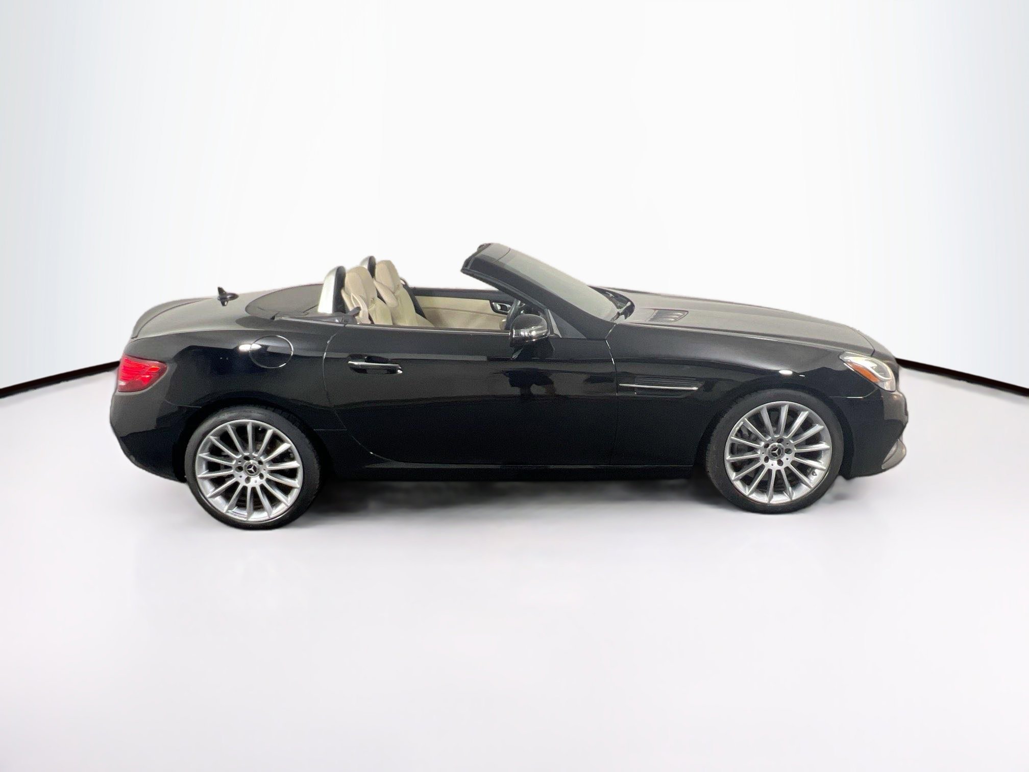 Used 2020 Mercedes-Benz SLC 300 image 4