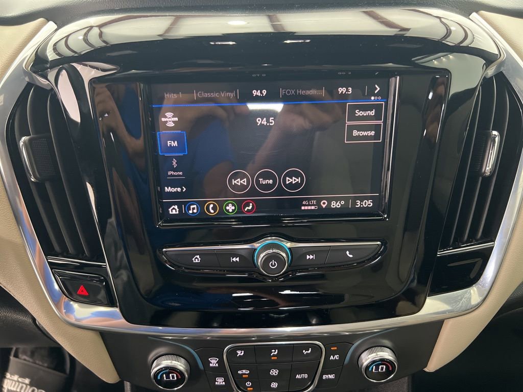 Used 2022 Chevrolet Traverse LS FWD image 12