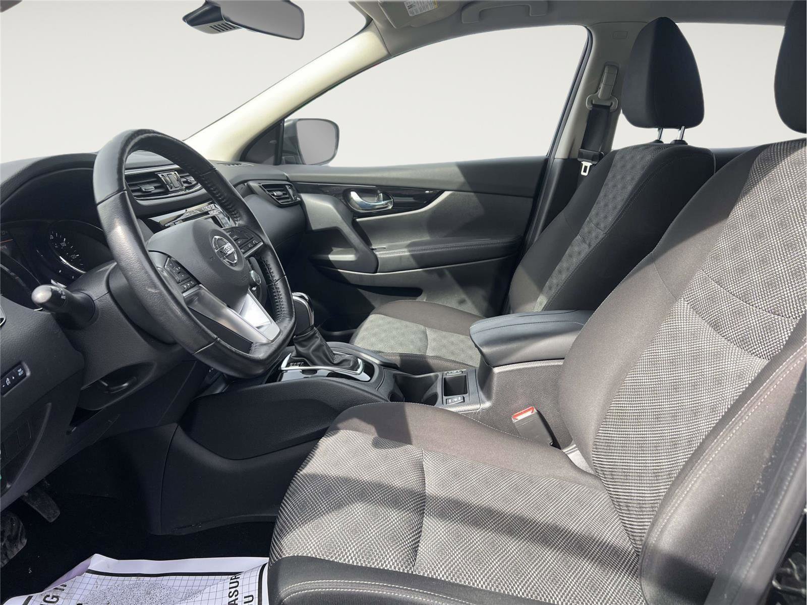 Used 2022 Nissan Rogue Sport SV image 25