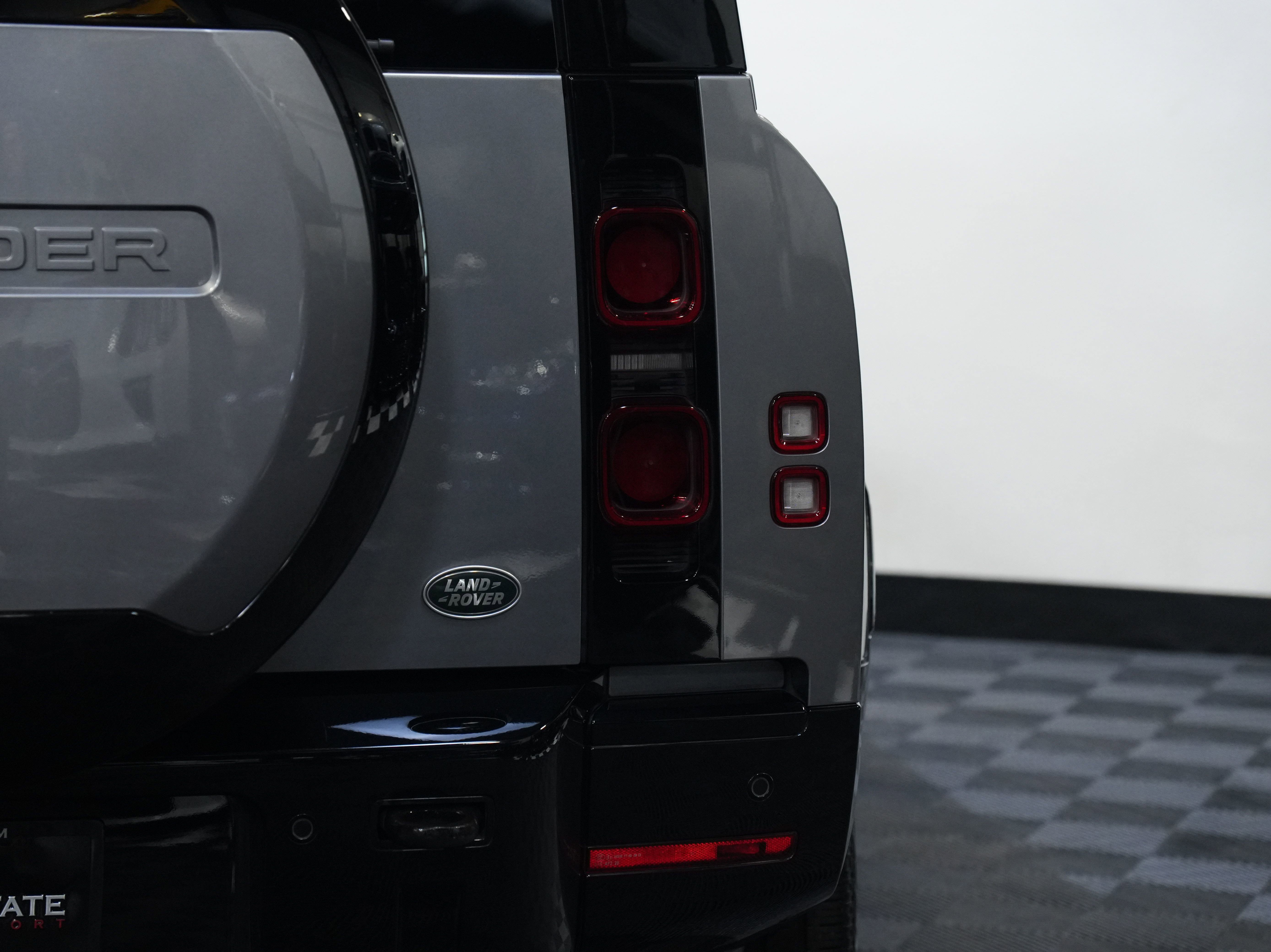 Used 2023 Land Rover Defender 130 X-Dynamic SE AWD/4WD image 16