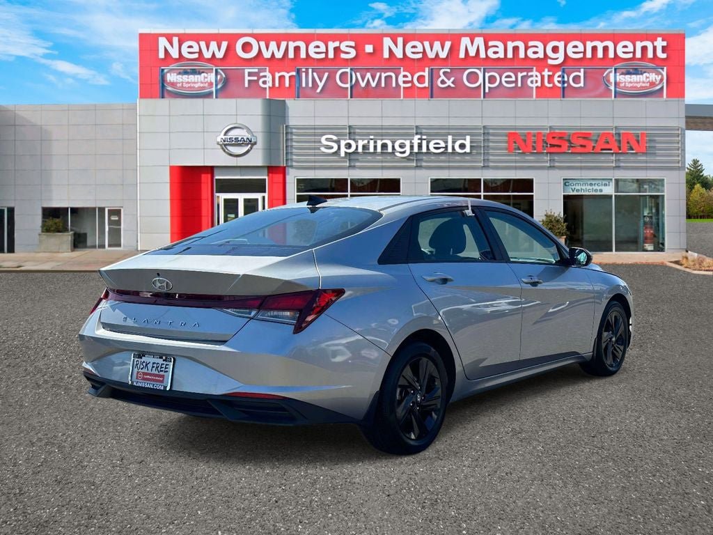 Used 2022 Hyundai Elantra SEL FWD image 5