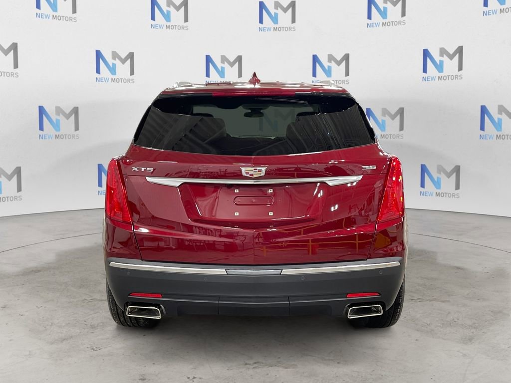 Used 2018 Cadillac XT5 Luxury w/ Driver Awareness Package image 4