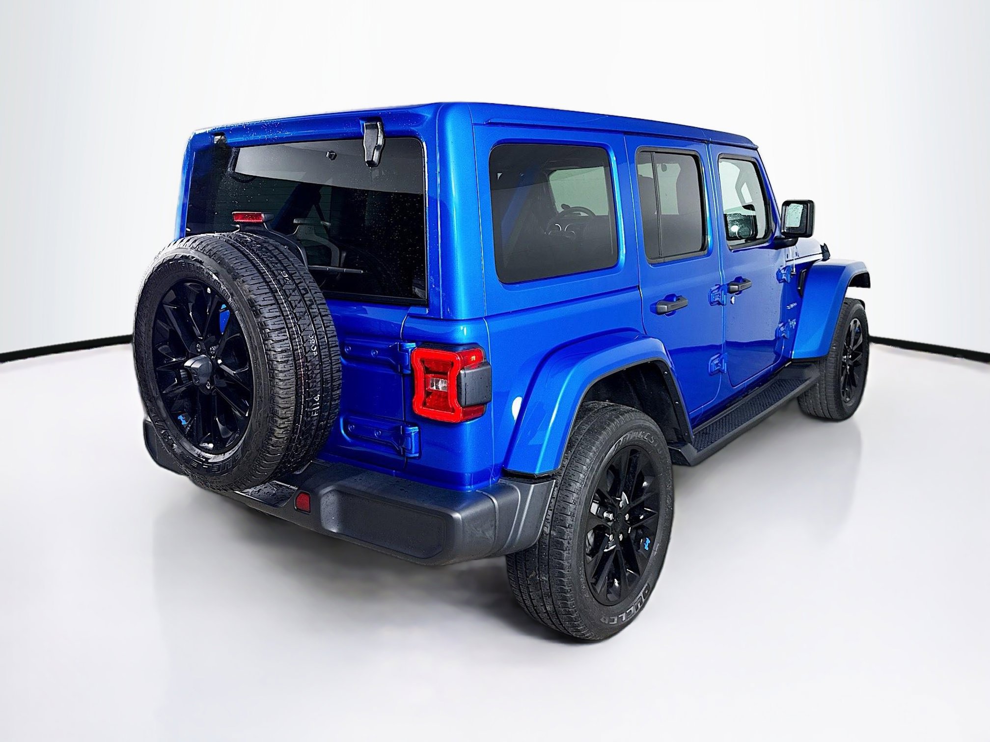 Used 2023 Jeep Wrangler Unlimited Sahara w/ Cold Weather Group image 31