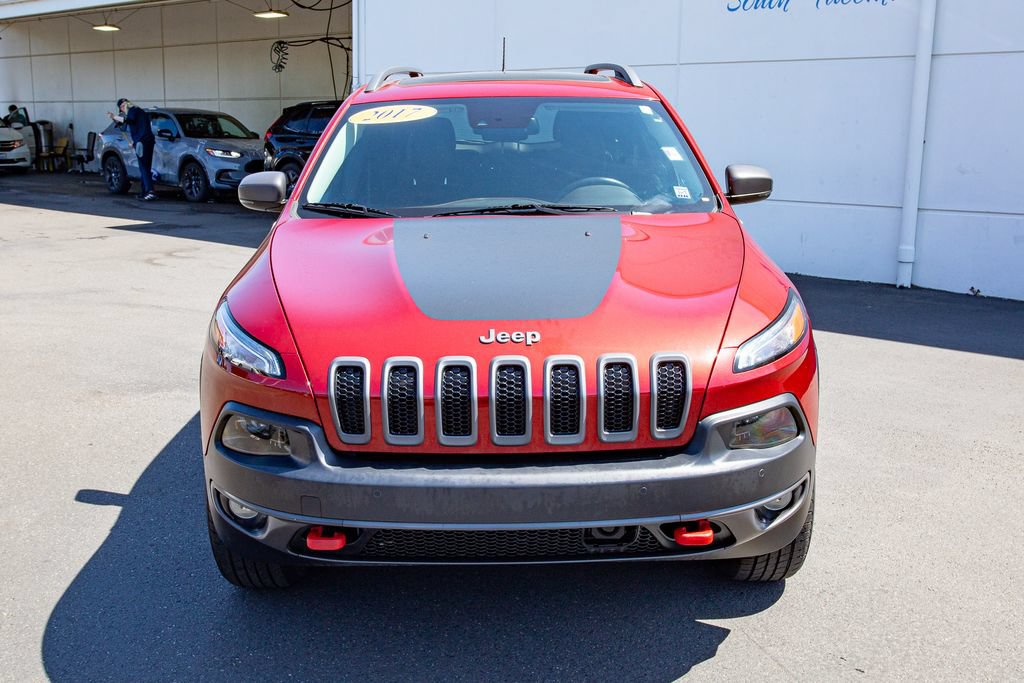 Used 2017 Jeep Cherokee Trailhawk AWD/4WD image 4