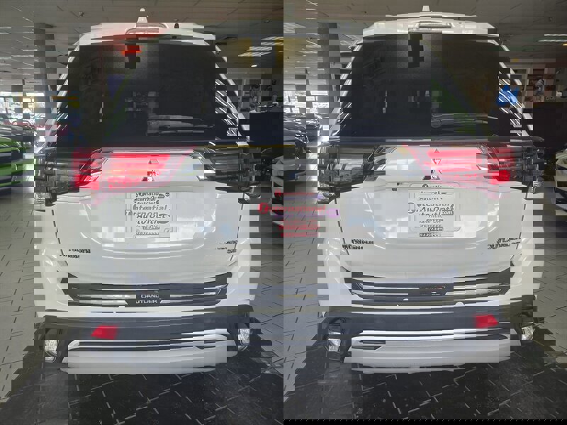 Used 2019 Mitsubishi Outlander SE image 5