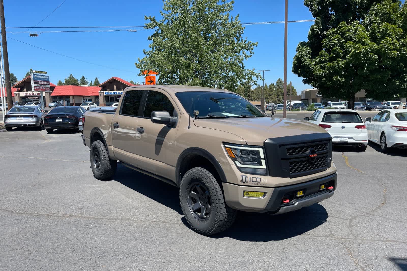 Used 2021 Nissan Titan PRO-4X w/ Off Road Protection Package AWD/4WD image 7